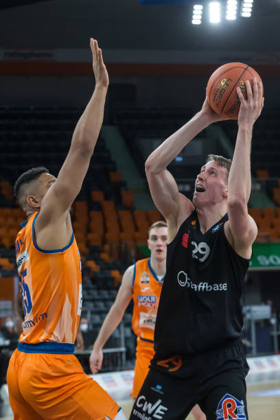 首次参加世 首次参加世